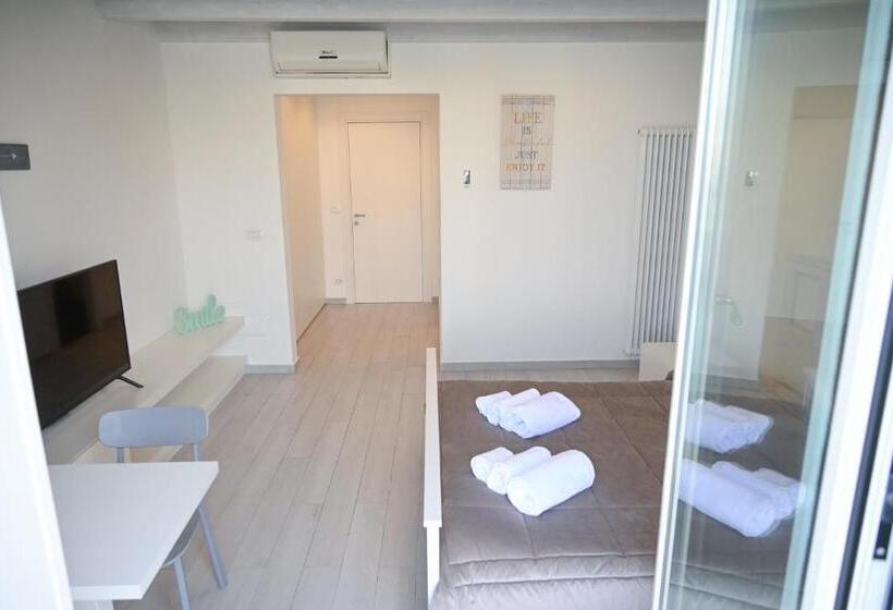 اتاق لوکس با چشم‌انداز دریا, Il B&b Di Alice