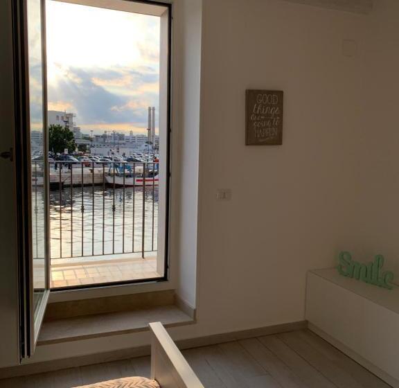 اتاق لوکس با چشم‌انداز دریا, Il B&b Di Alice