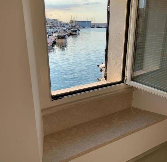 اتاق لوکس با چشم‌انداز دریا, Il B&b Di Alice