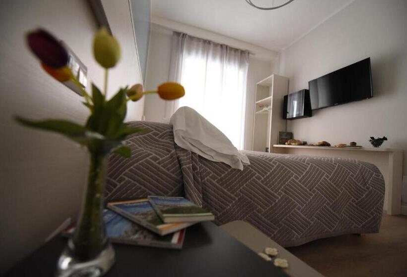 اتاق استاندارد چهار تخته, Nicola S Luxury Rooms