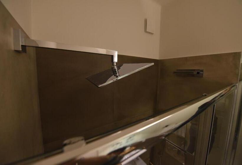 اتاق استاندارد چهار تخته, Nicola S Luxury Rooms