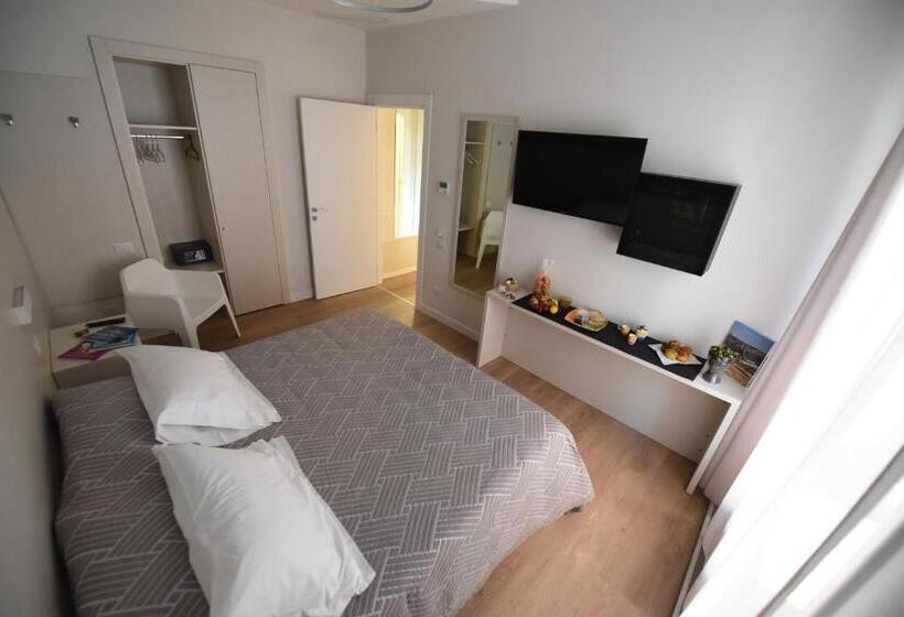 四人标准间, Nicola S Luxury Rooms