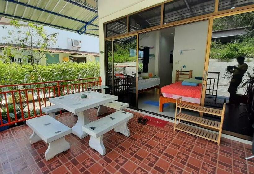 غرفة عائلية, Runa Group House Samed