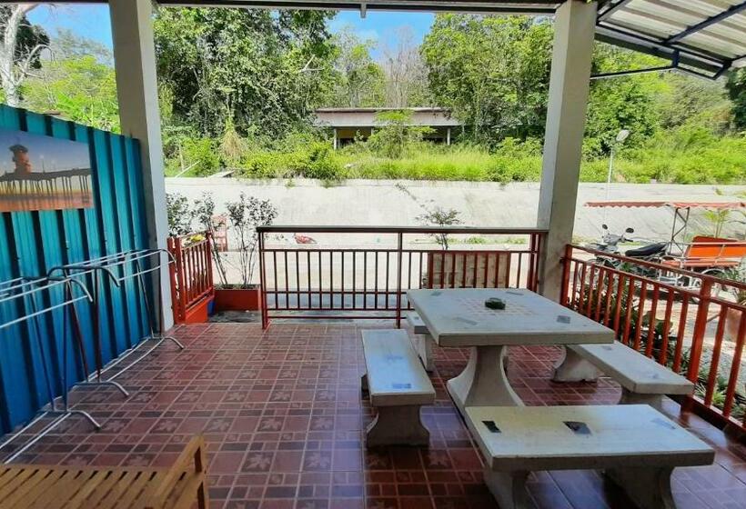 غرفة عائلية, Runa Group House Samed