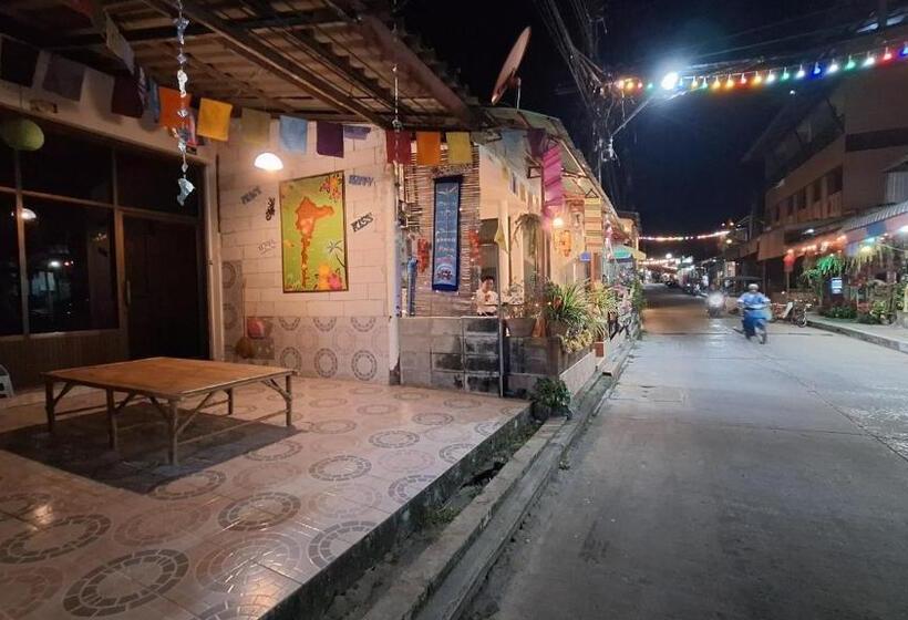 إستوديو قياسى مزودة بتراس, Runa Group House Samed