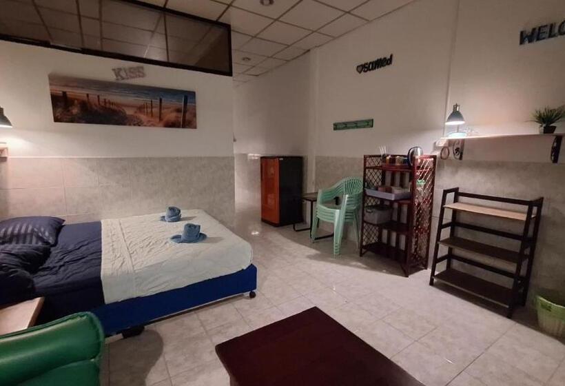 إستوديو قياسى مزودة بتراس, Runa Group House Samed