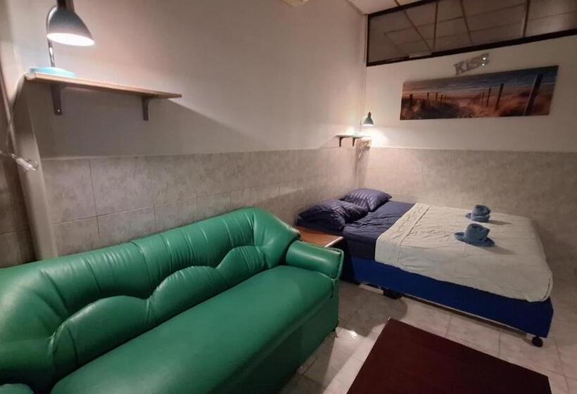 إستوديو قياسى مزودة بتراس, Runa Group House Samed