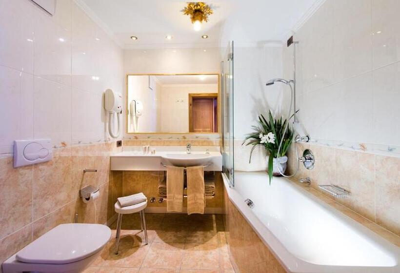 标准间带阳台, Alpen Hotel Corona