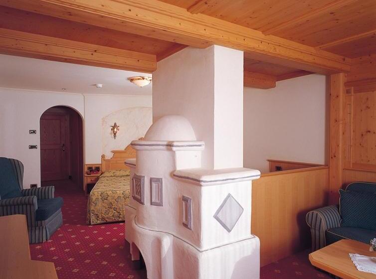 اتاق لوکس سه تخته, Alpen Hotel Corona