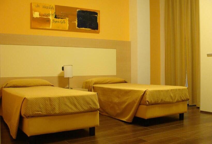 اتاق استاندارد سه نفره, Groane Hotel Residence