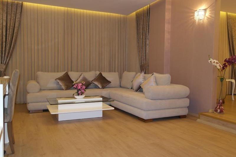 סוויטה, Adanava