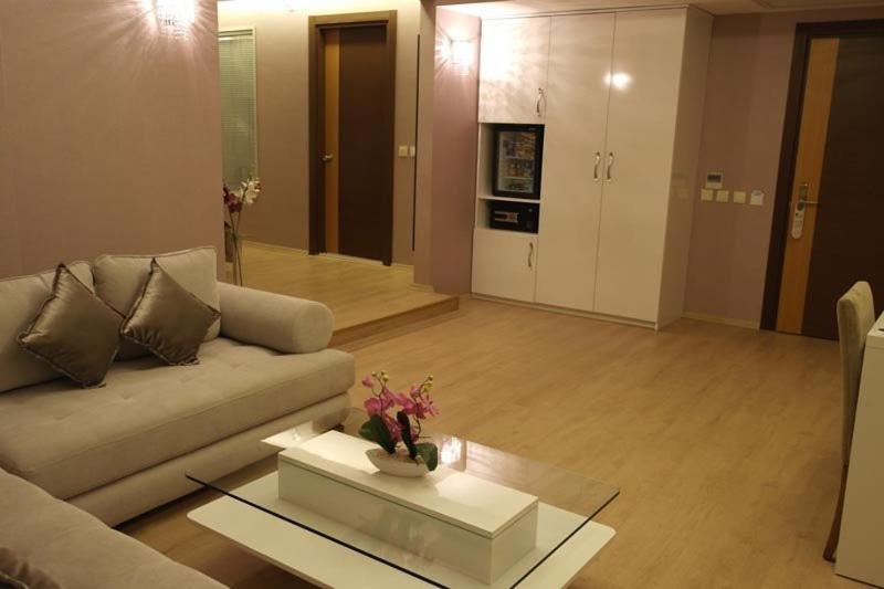 סוויטה, Adanava