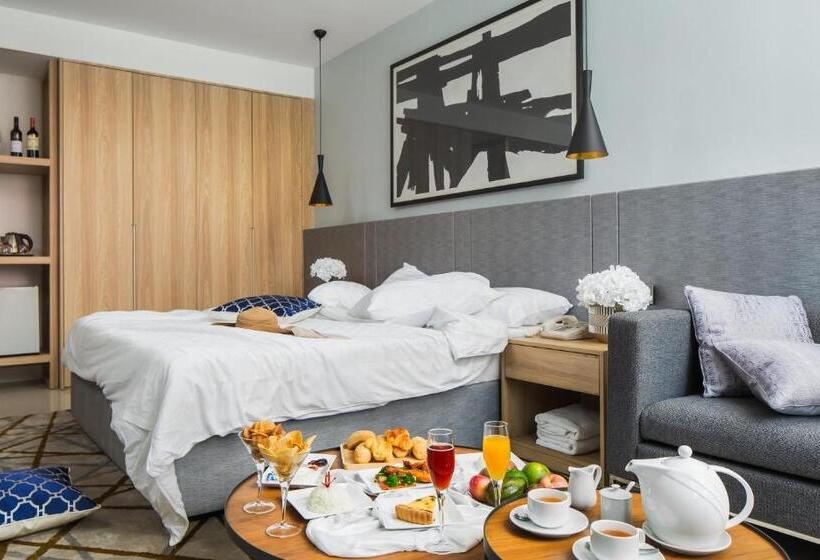 اتاق لوکس, Altos