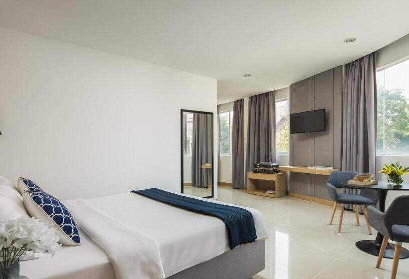 سوییت اجرایی, Altos