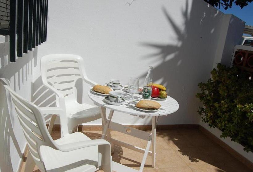 스탠다드 싱글 룸, Antonio Conil