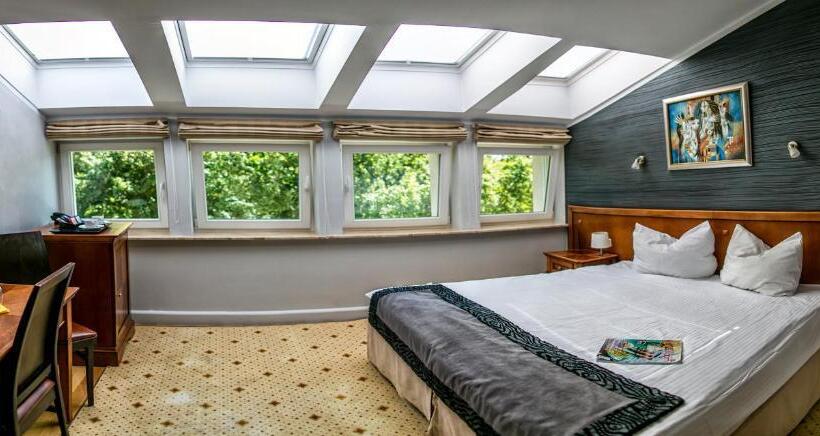 标准房带园景, Apollo