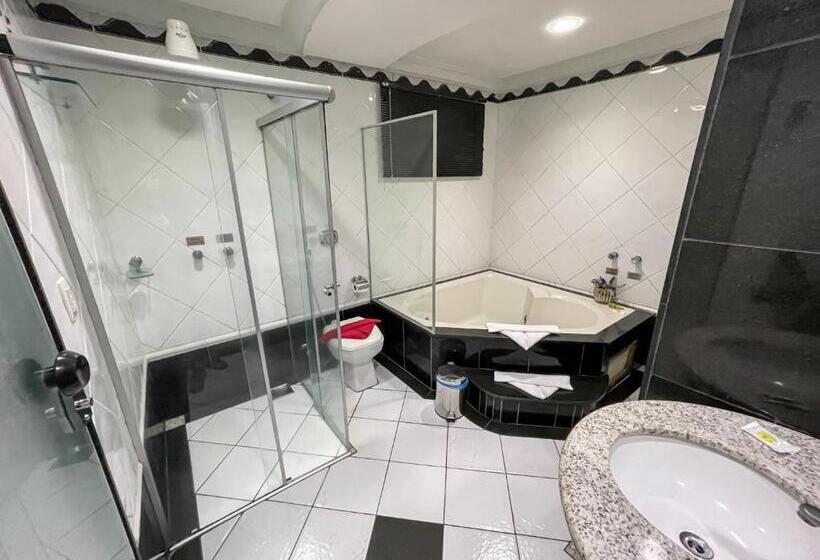 스탠다드 룸 킹사이즈 침대, Canada