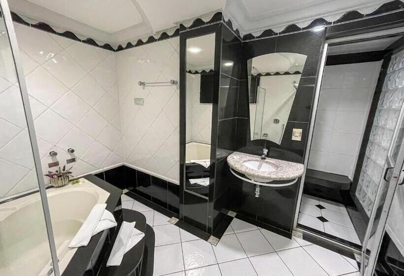 اتاق استاندارد با تخت بزرگ, Canada
