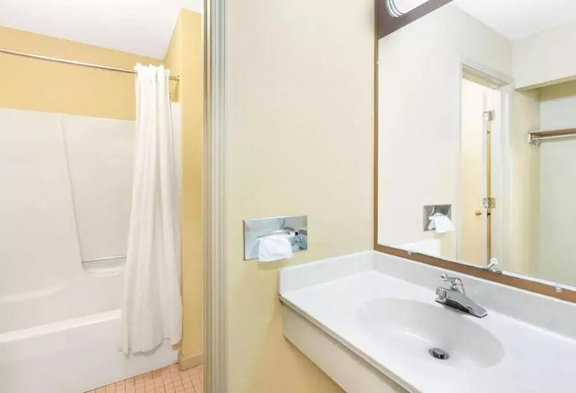 デラックススイート, Days Inn & Suites By Wyndham Kalamazoo