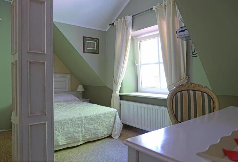 اتاق استاندارد یک نفره, Dwór Carski