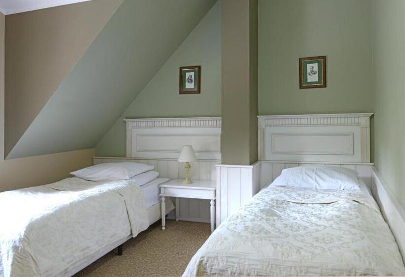 اتاق استاندارد, Dwór Carski