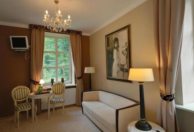 آپارتمان 1 خوابه, Dwór Carski