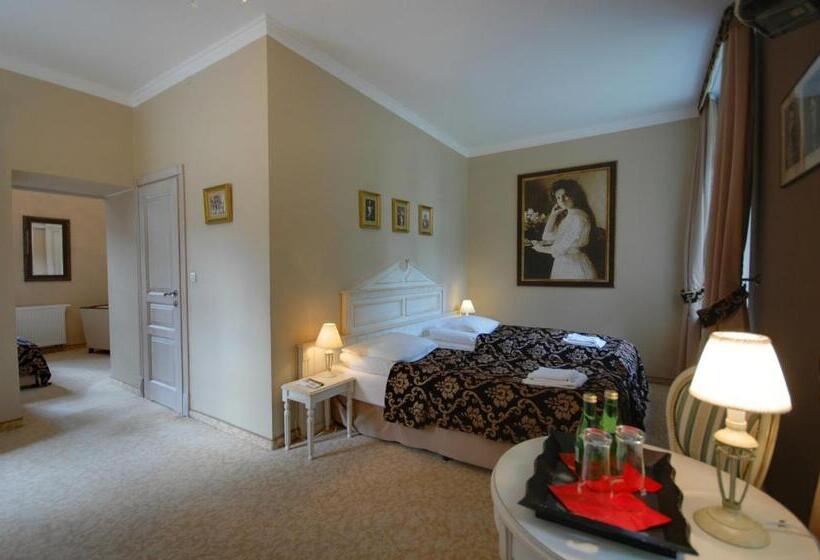 آپارتمان 1 خوابه, Dwór Carski