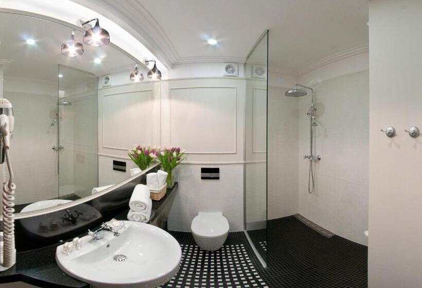 اتاق استاندارد, Focus