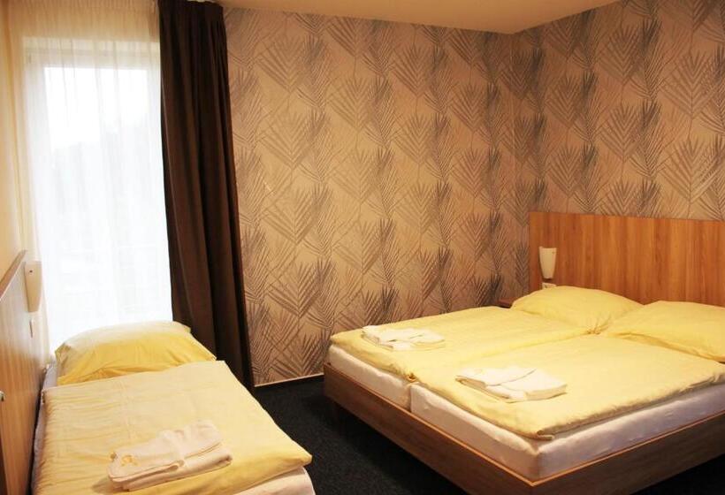 اتاق استاندارد سه نفره, Helios