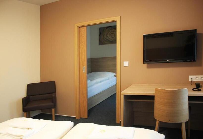 اتاق سوپریور خانوادگی, Helios