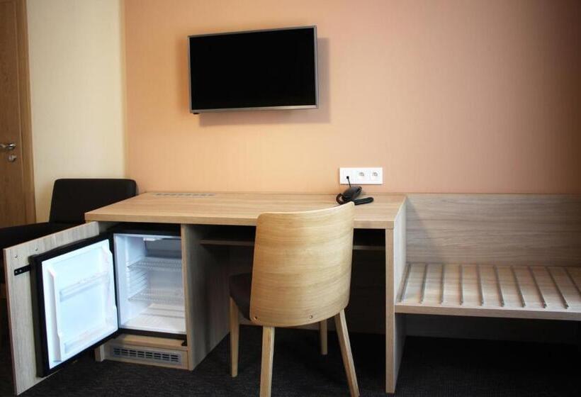 اتاق سوپریور خانوادگی, Helios