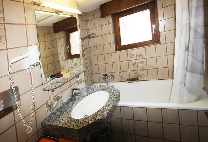 标准间, Monte Moro