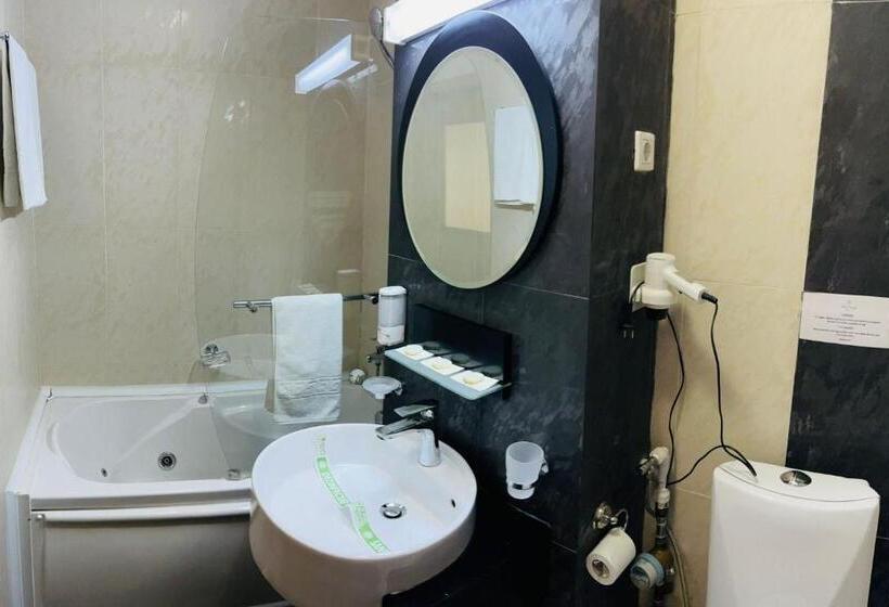 استودیوی استاندارد, Royale