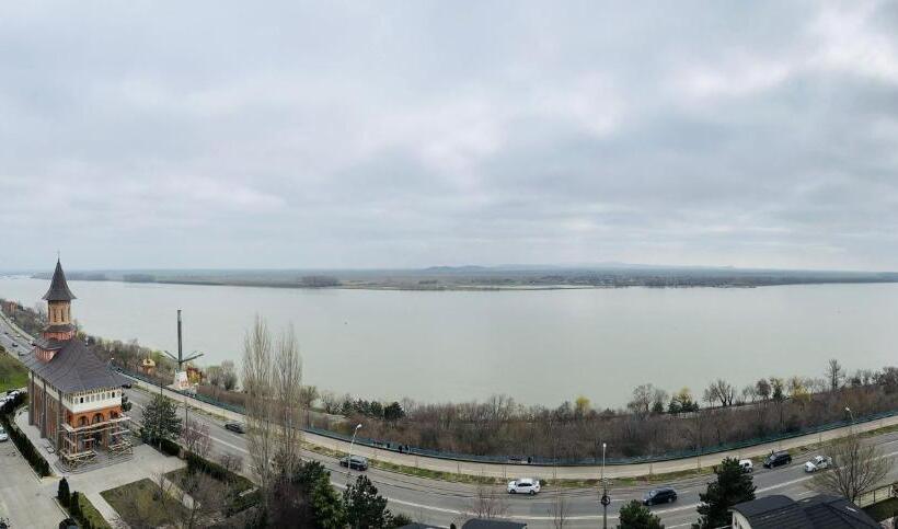 استودیوی استاندارد, Royale