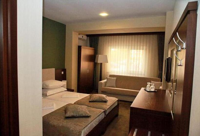 اتاق استاندارد سه نفره, Royale