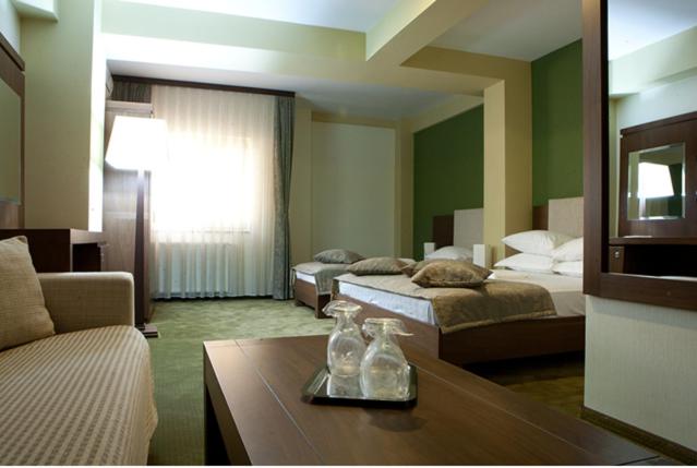 اتاق استاندارد سه نفره, Royale