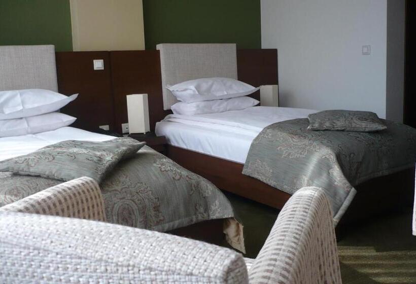 اتاق استاندارد سه نفره, Royale