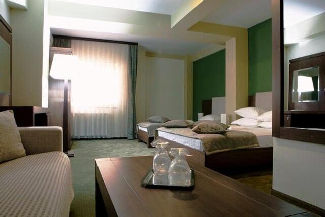 اتاق استاندارد سه نفره, Royale