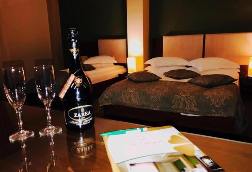 اتاق استاندارد سه نفره, Royale