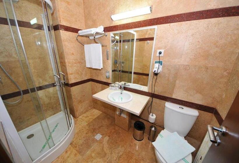 اتاق استاندارد سه نفره, Royale