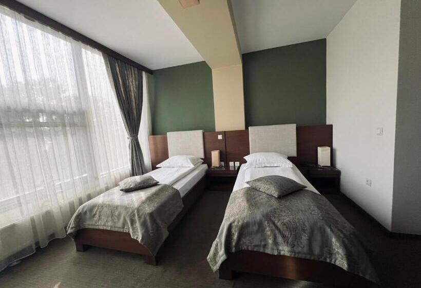 اتاق استاندارد, Royale