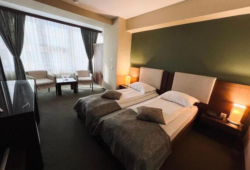 اتاق استاندارد یک نفره, Royale