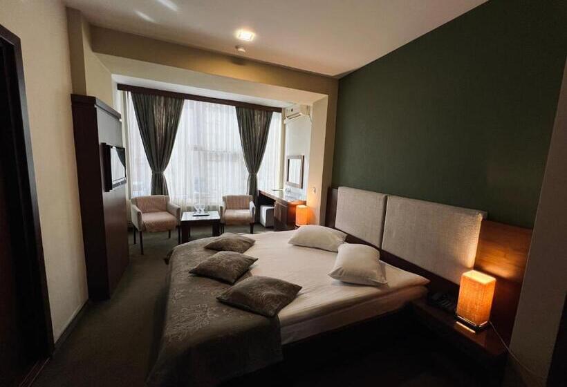 اتاق استاندارد یک نفره, Royale