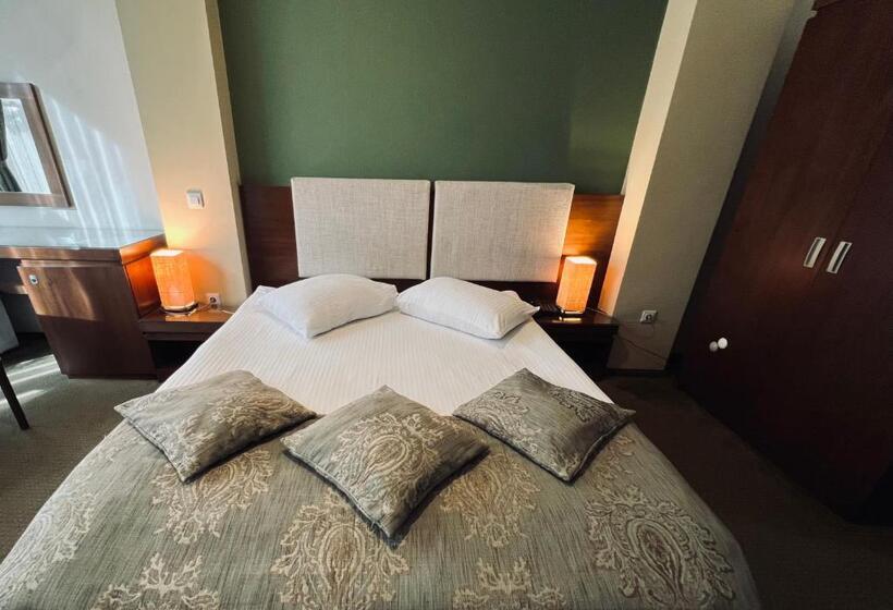اتاق استاندارد یک نفره, Royale