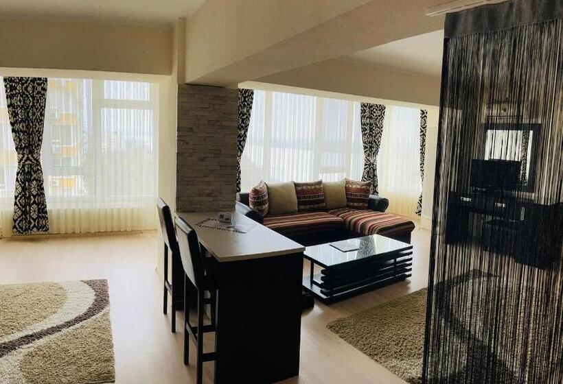 استودیوی استاندارد, Royale