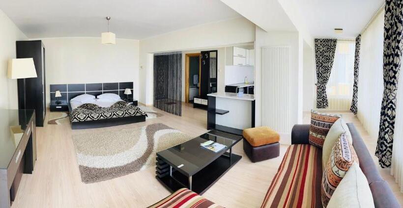 استودیوی استاندارد, Royale