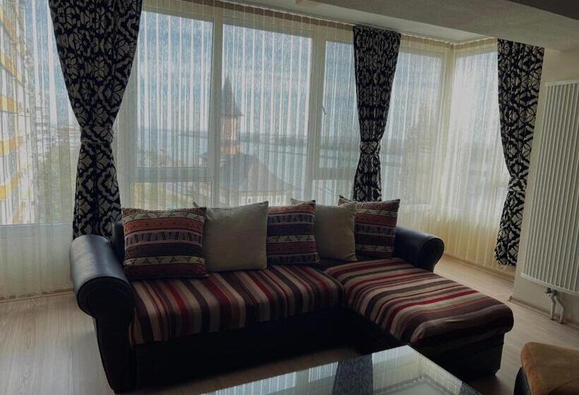 استودیوی استاندارد, Royale