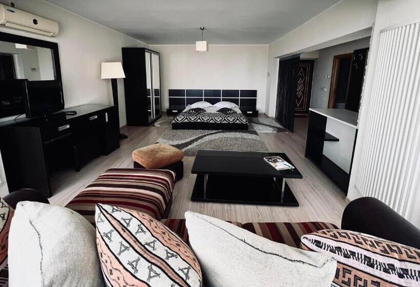 استودیوی استاندارد, Royale