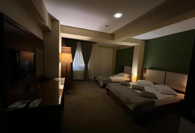 اتاق استاندارد سه نفره, Royale