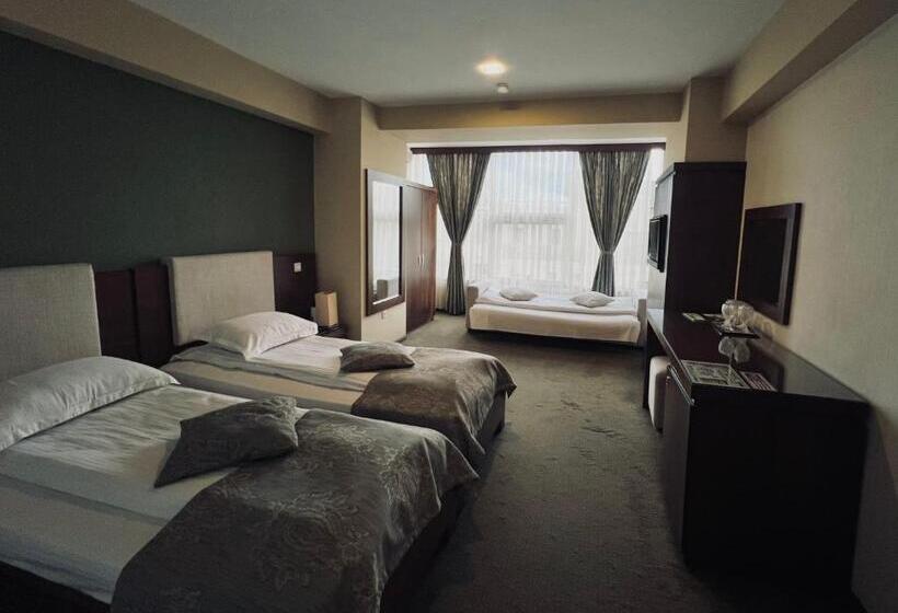 اتاق استاندارد سه نفره, Royale